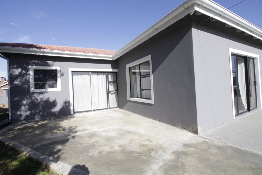 3 Bedroom Property for Sale in Wavecrest Eastern Cape